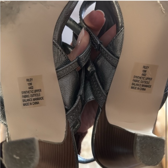 cloudwalkers Elegant Metallic Pewter Strappy Heels Size 10 W - Picture 5 of 6